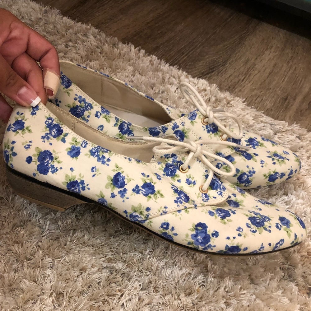 Vintage Pointy Flats